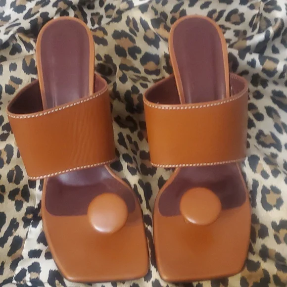 STAUD LUNA SQUARE TOE SANDALS IN TAN / BROWN WORN ONCE  WITH NO MAKES LOOK NEW. - Picture 4 of 5